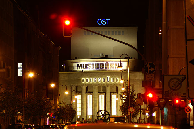 volksbuehne_ost_ampel_rot